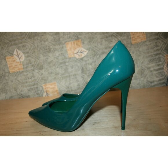 Azalea Wang Green Patent Classic Pumps - Picture 3 of 5
